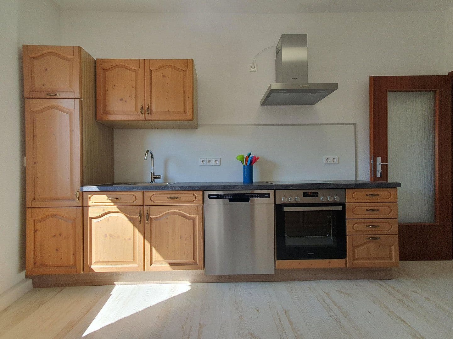 Prenájom bytu 6-izbový 140 m², Schwetzinger Straße 63, Karlsruhe, Bádensko-Wurttembersko Prenájom bytu 6-izbový 140 m², Schwetzinger Straße 63, Karlsruhe, Bádensko-Wurttembersko