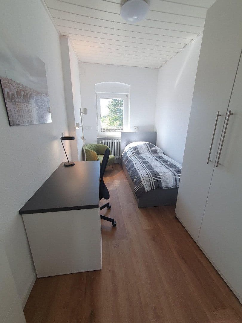 Prenájom bytu 6-izbový 140 m², Schwetzinger Straße 63, Karlsruhe, Bádensko-Wurttembersko Prenájom bytu 6-izbový 140 m², Schwetzinger Straße 63, Karlsruhe, Bádensko-Wurttembersko