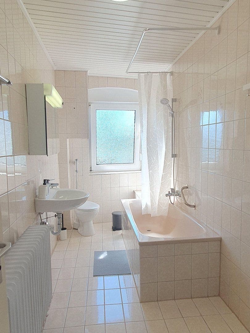 Prenájom bytu 6-izbový 140 m², Schwetzinger Straße 63, Karlsruhe, Bádensko-Wurttembersko Prenájom bytu 6-izbový 140 m², Schwetzinger Straße 63, Karlsruhe, Bádensko-Wurttembersko