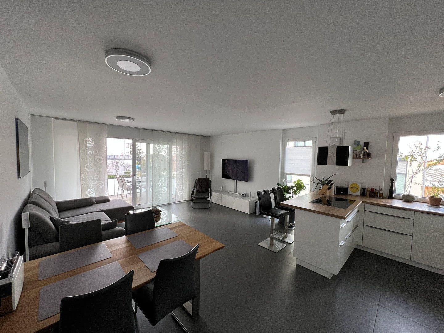 Prenájom bytu 3-izbový 80 m², Heilbronner Str. 11, Neckarwestheim, Bádensko-Wurttembersko Prenájom bytu 3-izbový 80 m², Heilbronner Str. 11, Neckarwestheim, Bádensko-Wurttembersko