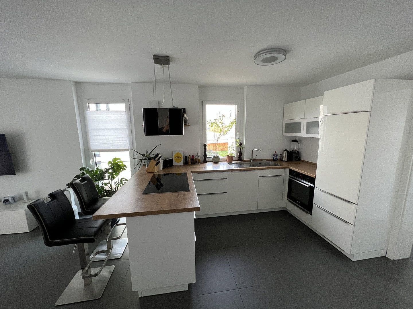 Prenájom bytu 3-izbový 80 m², Heilbronner Str. 11, Neckarwestheim, Bádensko-Wurttembersko Prenájom bytu 3-izbový 80 m², Heilbronner Str. 11, Neckarwestheim, Bádensko-Wurttembersko