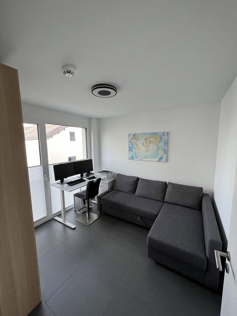 Prenájom bytu 3-izbový 80 m², Heilbronner Str. 11, Neckarwestheim, Bádensko-Wurttembersko Prenájom bytu 3-izbový 80 m², Heilbronner Str. 11, Neckarwestheim, Bádensko-Wurttembersko