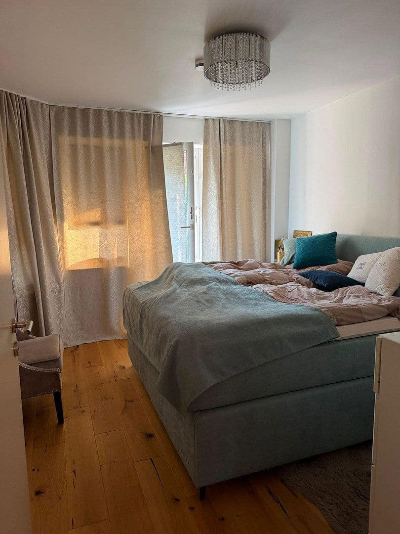 Prenájom bytu 3-izbový 73 m², Rathelbeckstr, Düsseldorf, Severné Porýnie - Westfálsko Prenájom bytu 3-izbový 73 m², Rathelbeckstr, Düsseldorf, Severné Porýnie - Westfálsko