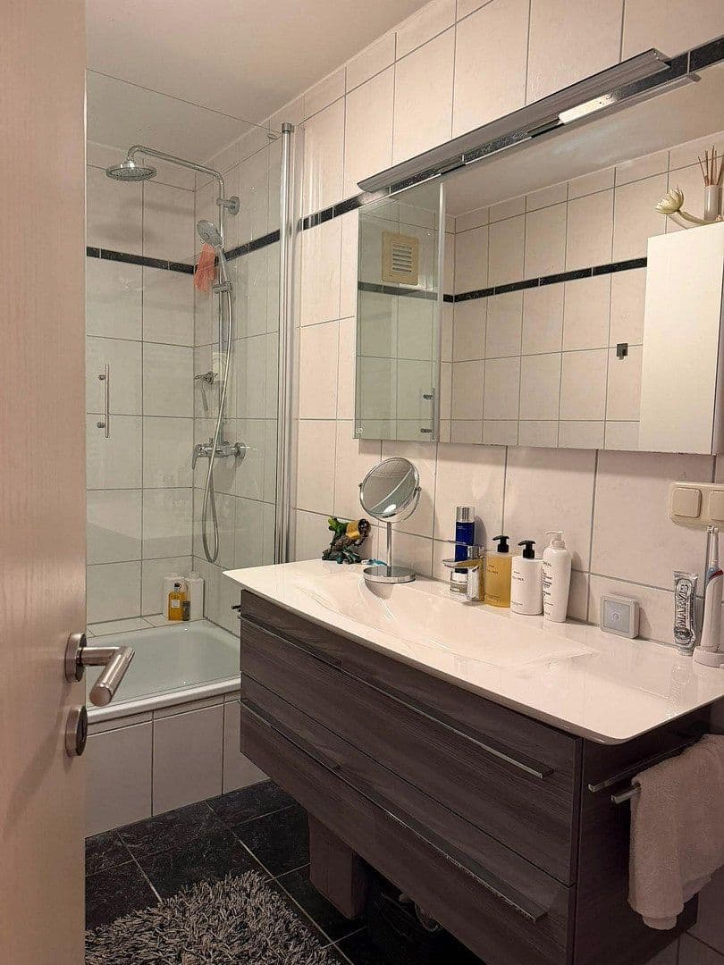 Prenájom bytu 3-izbový 73 m², Rathelbeckstr, Düsseldorf, Severné Porýnie - Westfálsko Prenájom bytu 3-izbový 73 m², Rathelbeckstr, Düsseldorf, Severné Porýnie - Westfálsko