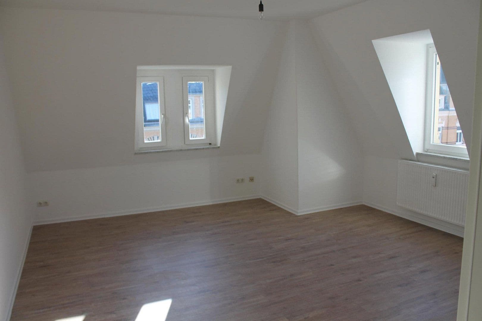 Predaj bytu 4-izbový 107 m², Friedrich-Engels-Straße 49, Zwickau, Sasko Predaj bytu 4-izbový 107 m², Friedrich-Engels-Straße 49, Zwickau, Sasko