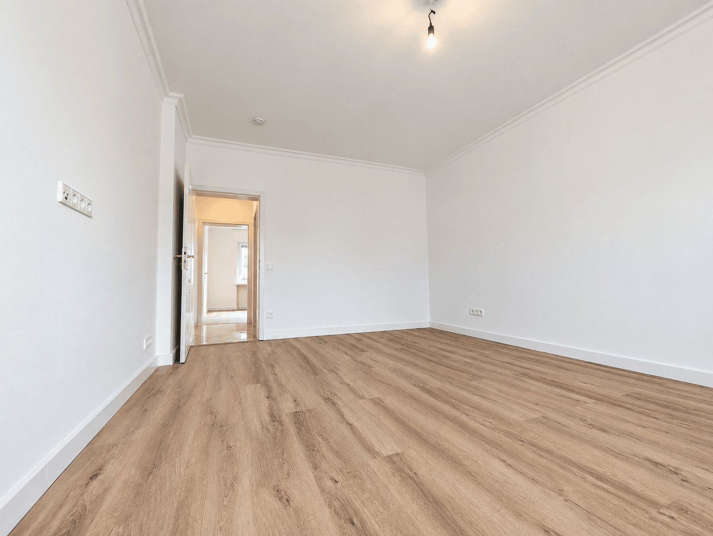 Prenájom bytu 4-izbový 129 m², Karlsruhe, Bádensko-Wurttembersko Prenájom bytu 4-izbový 129 m², Karlsruhe, Bádensko-Wurttembersko