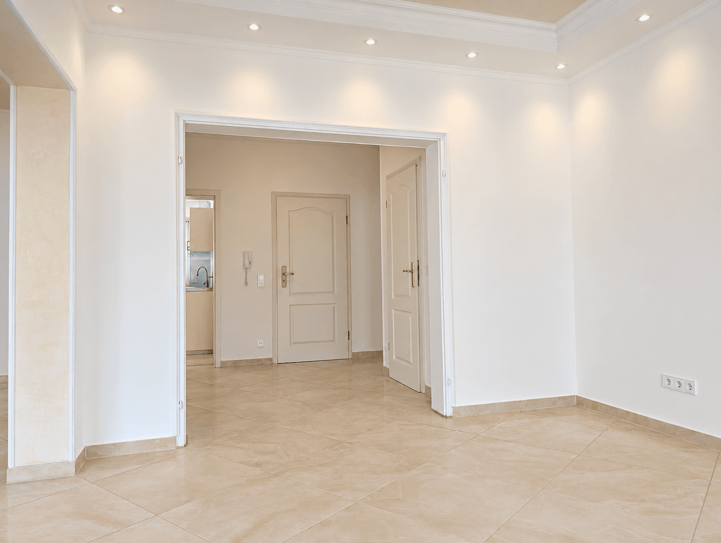 Prenájom bytu 4-izbový 129 m², Karlsruhe, Bádensko-Wurttembersko Prenájom bytu 4-izbový 129 m², Karlsruhe, Bádensko-Wurttembersko