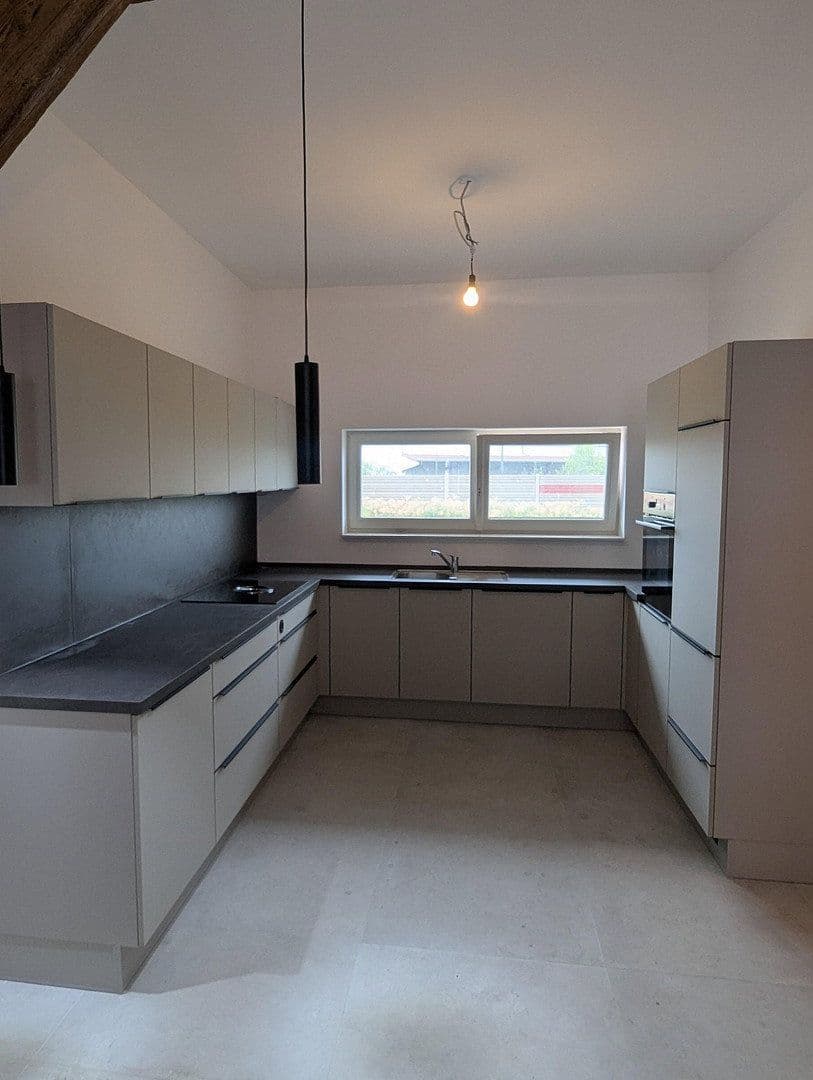 Prenájom domu 175 m², pozemok 225 m², Bahnhofstrasse 19, Obertraubling, Bavorsko Prenájom domu 175 m², pozemok 225 m², Bahnhofstrasse 19, Obertraubling, Bavorsko