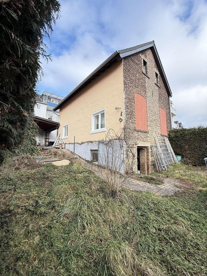 Predaj domu 160 m², pozemok 285 m², Sebastianstraße 33, Bad Neuenahr-Ahrweiler, Porýnie-Falcko Predaj domu 160 m², pozemok 285 m², Sebastianstraße 33, Bad Neuenahr-Ahrweiler, Porýnie-Falcko