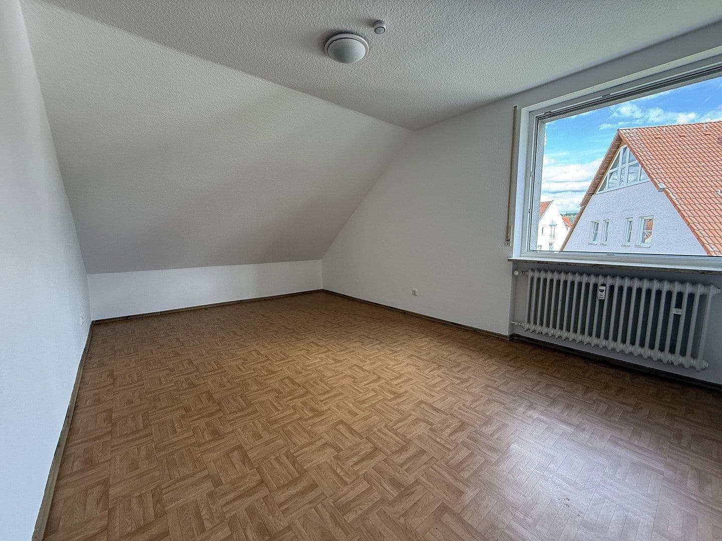 Prenájom bytu 3-izbový 70 m², Bubenreuth, Bavorsko Prenájom bytu 3-izbový 70 m², Bubenreuth, Bavorsko