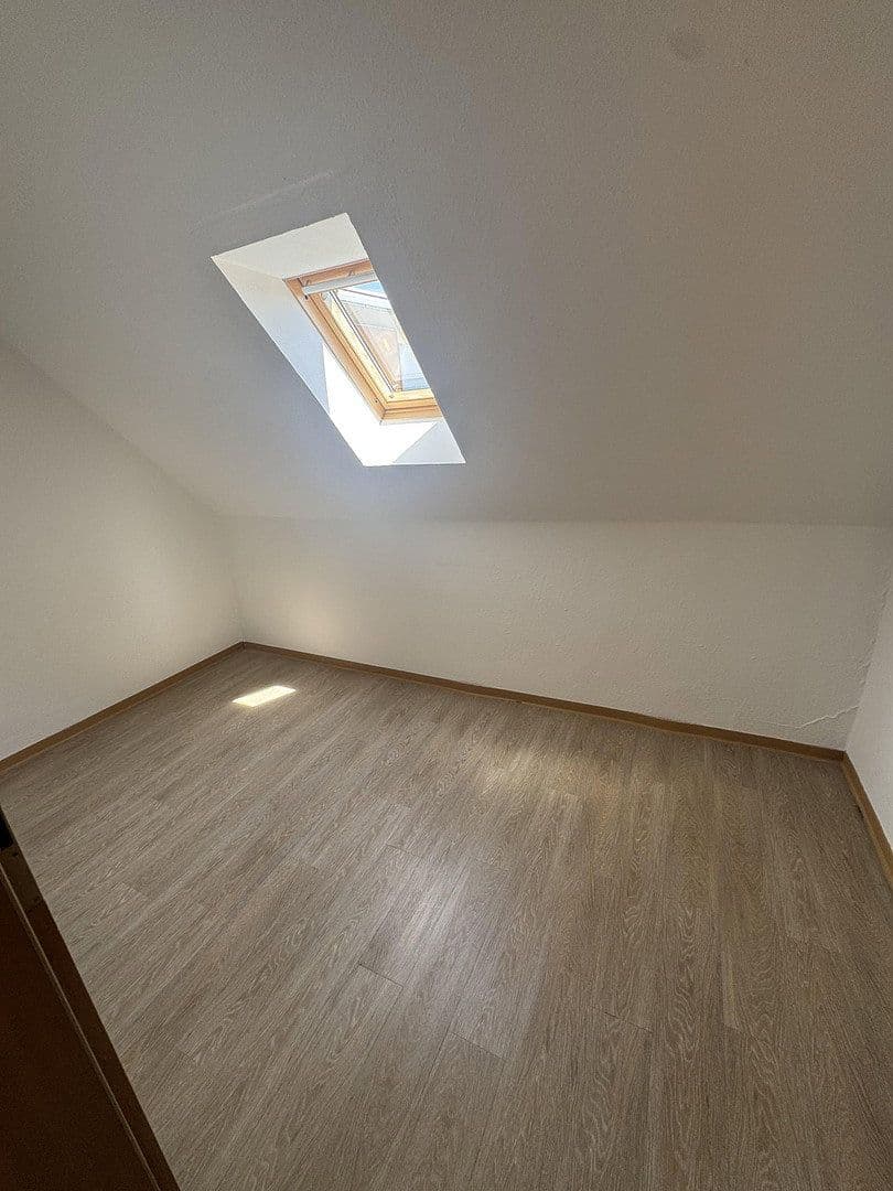 Prenájom bytu 3-izbový 64 m², Stuttgart, Bádensko-Wurttembersko Prenájom bytu 3-izbový 64 m², Stuttgart, Bádensko-Wurttembersko