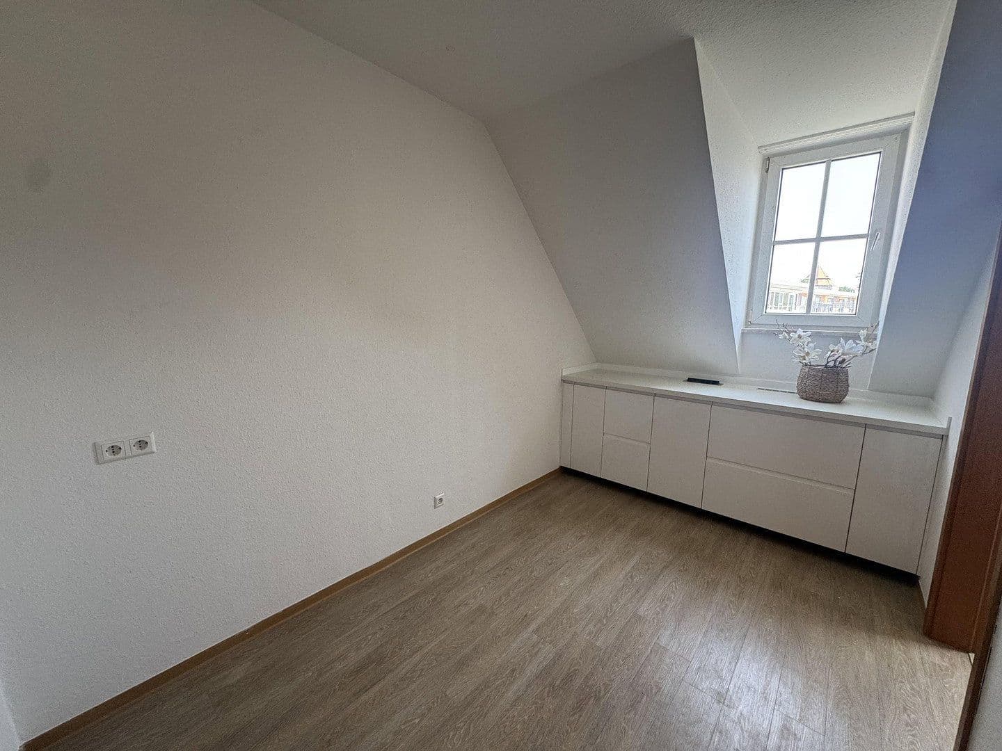Prenájom bytu 3-izbový 64 m², Stuttgart, Bádensko-Wurttembersko Prenájom bytu 3-izbový 64 m², Stuttgart, Bádensko-Wurttembersko