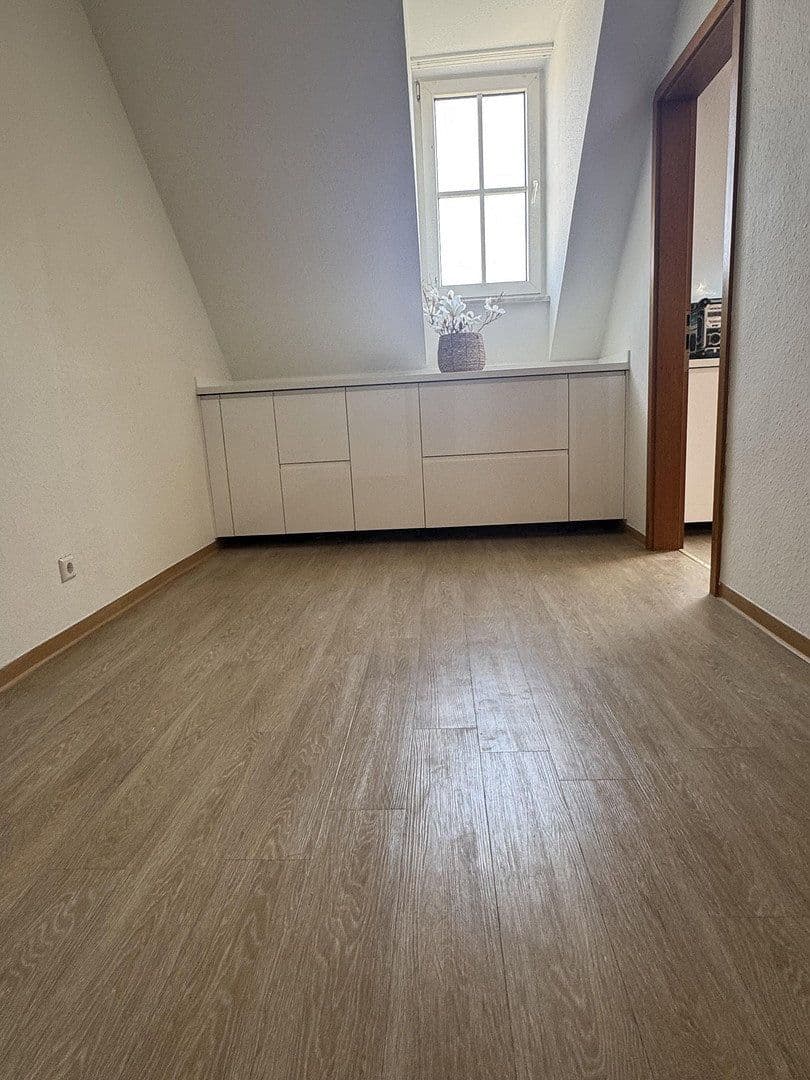 Prenájom bytu 3-izbový 64 m², Stuttgart, Bádensko-Wurttembersko Prenájom bytu 3-izbový 64 m², Stuttgart, Bádensko-Wurttembersko