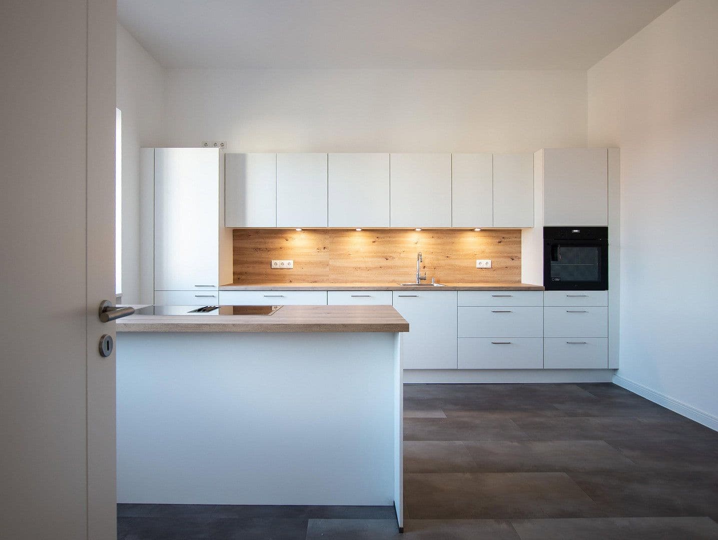 Predaj domu 250 m², pozemok 430 m², Potsdamer Str. 104, Potsdam, Brandenbursko Predaj domu 250 m², pozemok 430 m², Potsdamer Str. 104, Potsdam, Brandenbursko
