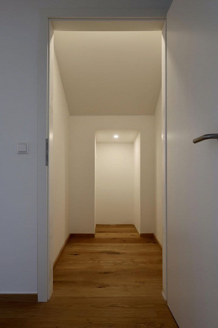 Prenájom bytu 3-izbový 90 m², Weißachenerstraße 59, Bergen, Bavorsko Prenájom bytu 3-izbový 90 m², Weißachenerstraße 59, Bergen, Bavorsko