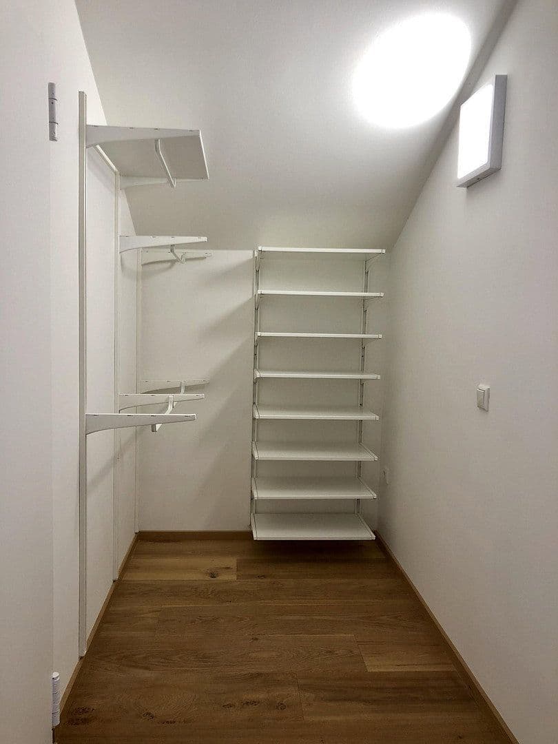 Prenájom bytu 3-izbový 90 m², Weißachenerstraße 59, Bergen, Bavorsko Prenájom bytu 3-izbový 90 m², Weißachenerstraße 59, Bergen, Bavorsko