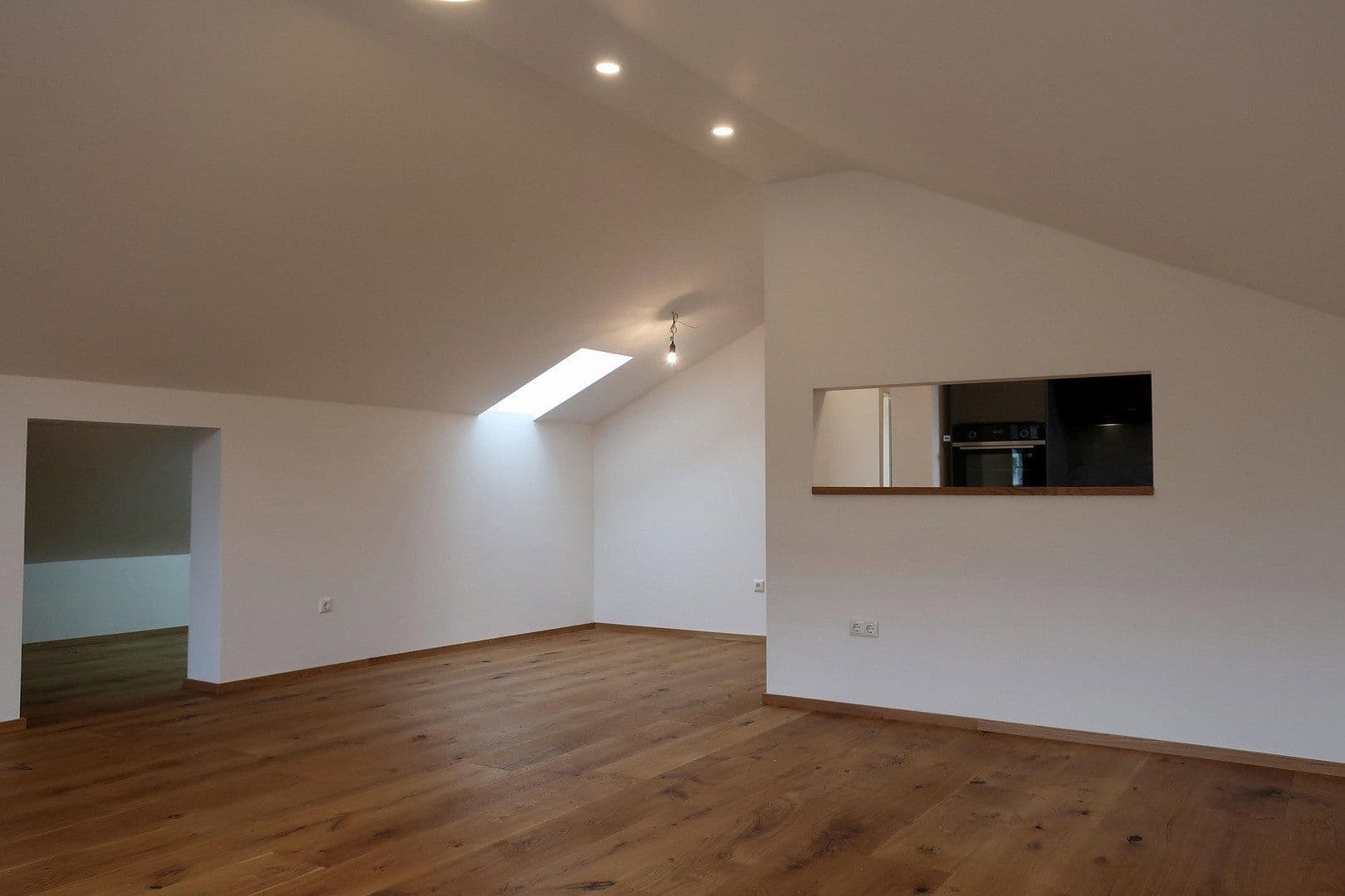 Prenájom bytu 3-izbový 90 m², Weißachenerstraße 59, Bergen, Bavorsko Prenájom bytu 3-izbový 90 m², Weißachenerstraße 59, Bergen, Bavorsko