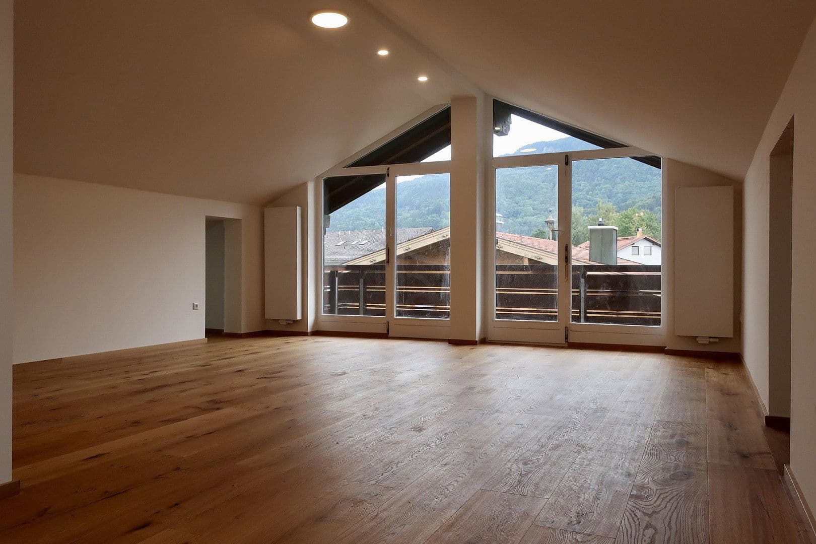 Prenájom bytu 3-izbový 90 m², Weißachenerstraße 59, Bergen, Bavorsko Prenájom bytu 3-izbový 90 m², Weißachenerstraße 59, Bergen, Bavorsko