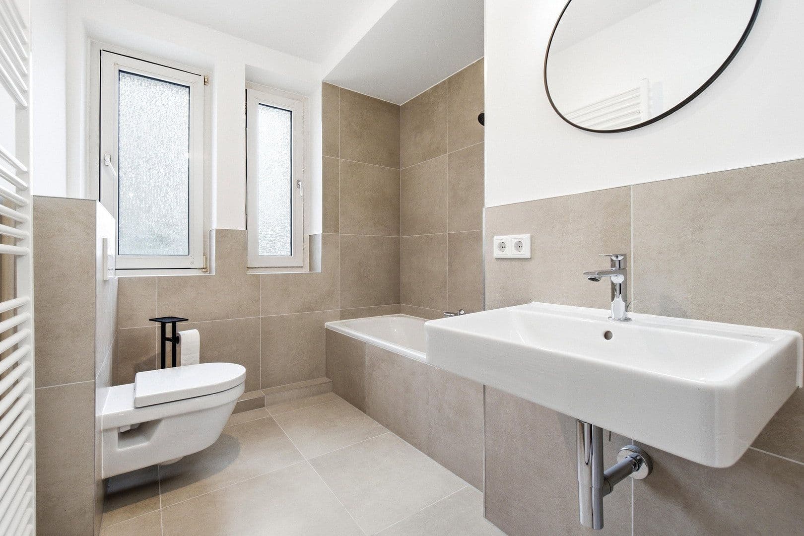 Predaj domu 420 m², pozemok 488 m², Detmolder Straße 407, Bielefeld, Severné Porýnie - Westfálsko Predaj domu 420 m², pozemok 488 m², Detmolder Straße 407, Bielefeld, Severné Porýnie - Westfálsko