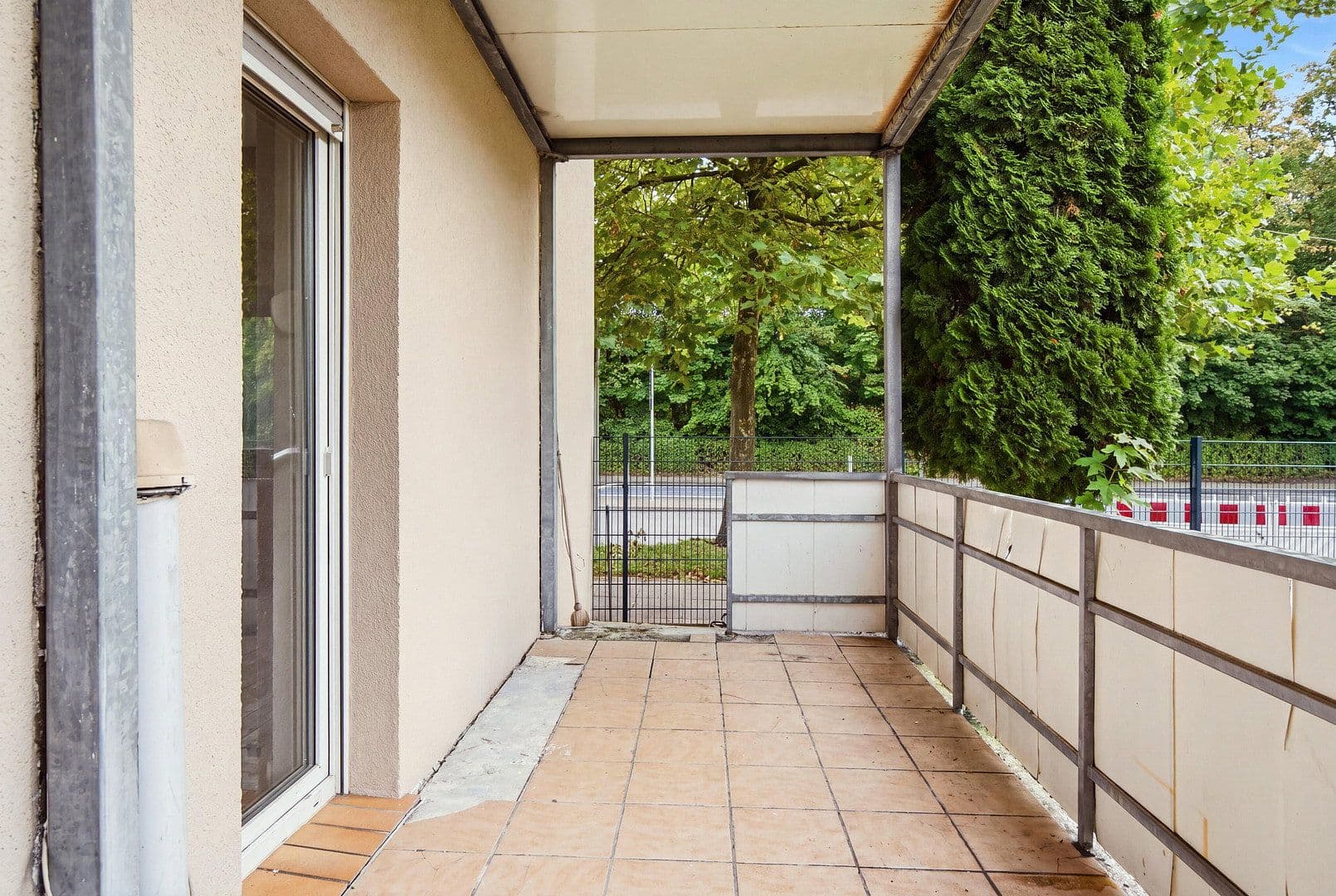 Predaj domu 420 m², pozemok 488 m², Detmolder Straße 407, Bielefeld, Severné Porýnie - Westfálsko Predaj domu 420 m², pozemok 488 m², Detmolder Straße 407, Bielefeld, Severné Porýnie - Westfálsko