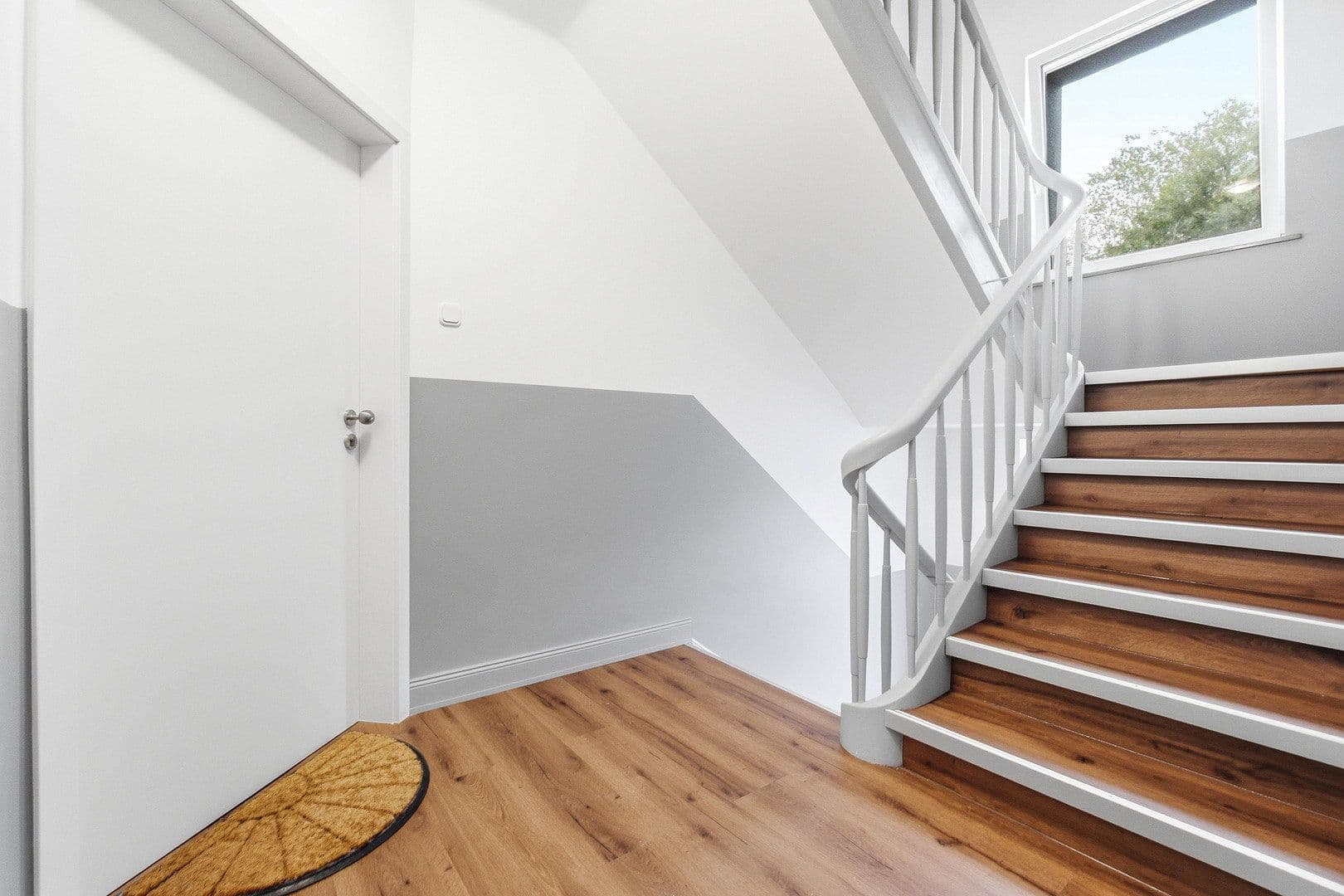 Predaj domu 420 m², pozemok 488 m², Detmolder Straße 407, Bielefeld, Severné Porýnie - Westfálsko Predaj domu 420 m², pozemok 488 m², Detmolder Straße 407, Bielefeld, Severné Porýnie - Westfálsko