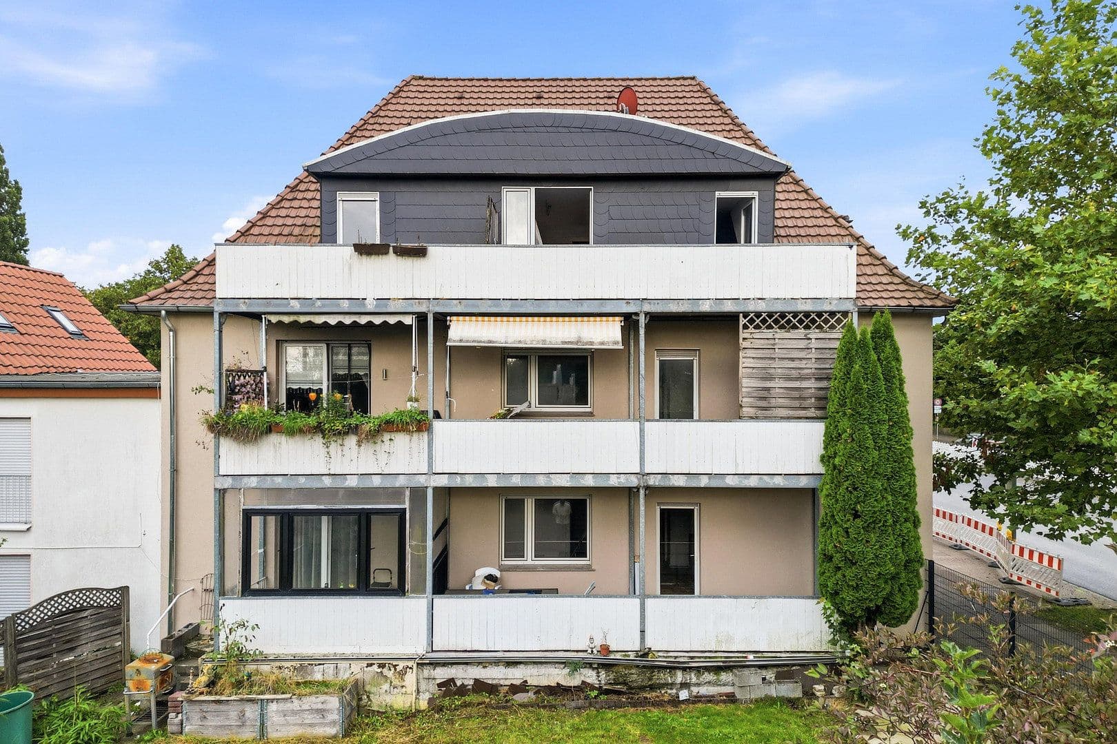 Predaj domu 420 m², pozemok 488 m², Detmolder Straße 407, Bielefeld, Severné Porýnie - Westfálsko Predaj domu 420 m², pozemok 488 m², Detmolder Straße 407, Bielefeld, Severné Porýnie - Westfálsko