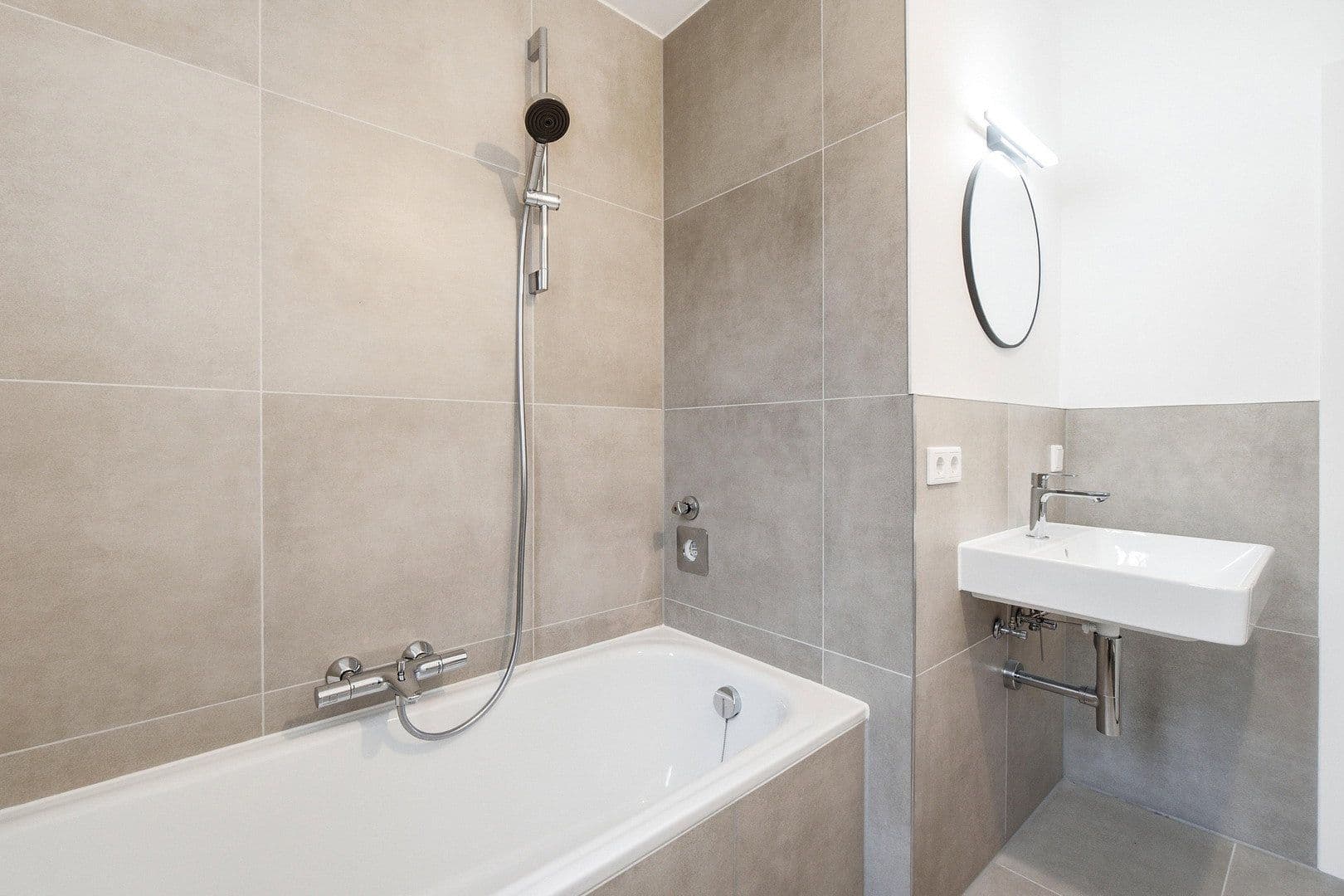 Predaj domu 420 m², pozemok 488 m², Detmolder Straße 407, Bielefeld, Severné Porýnie - Westfálsko Predaj domu 420 m², pozemok 488 m², Detmolder Straße 407, Bielefeld, Severné Porýnie - Westfálsko