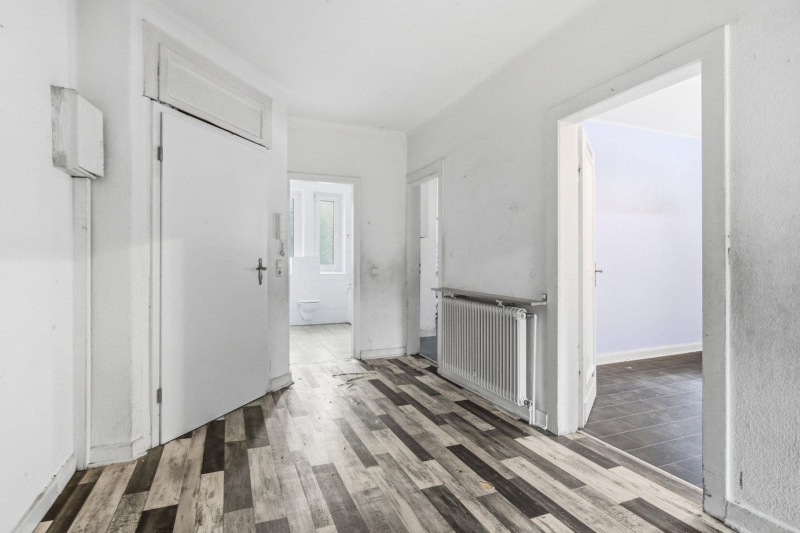 Predaj domu 420 m², pozemok 488 m², Detmolder Straße 407, Bielefeld, Severné Porýnie - Westfálsko Predaj domu 420 m², pozemok 488 m², Detmolder Straße 407, Bielefeld, Severné Porýnie - Westfálsko