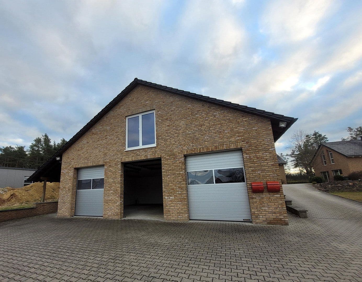Predaj domu 177 m², pozemok 2.100 m², Hohenburg, Bavorsko Predaj domu 177 m², pozemok 2.100 m², Hohenburg, Bavorsko