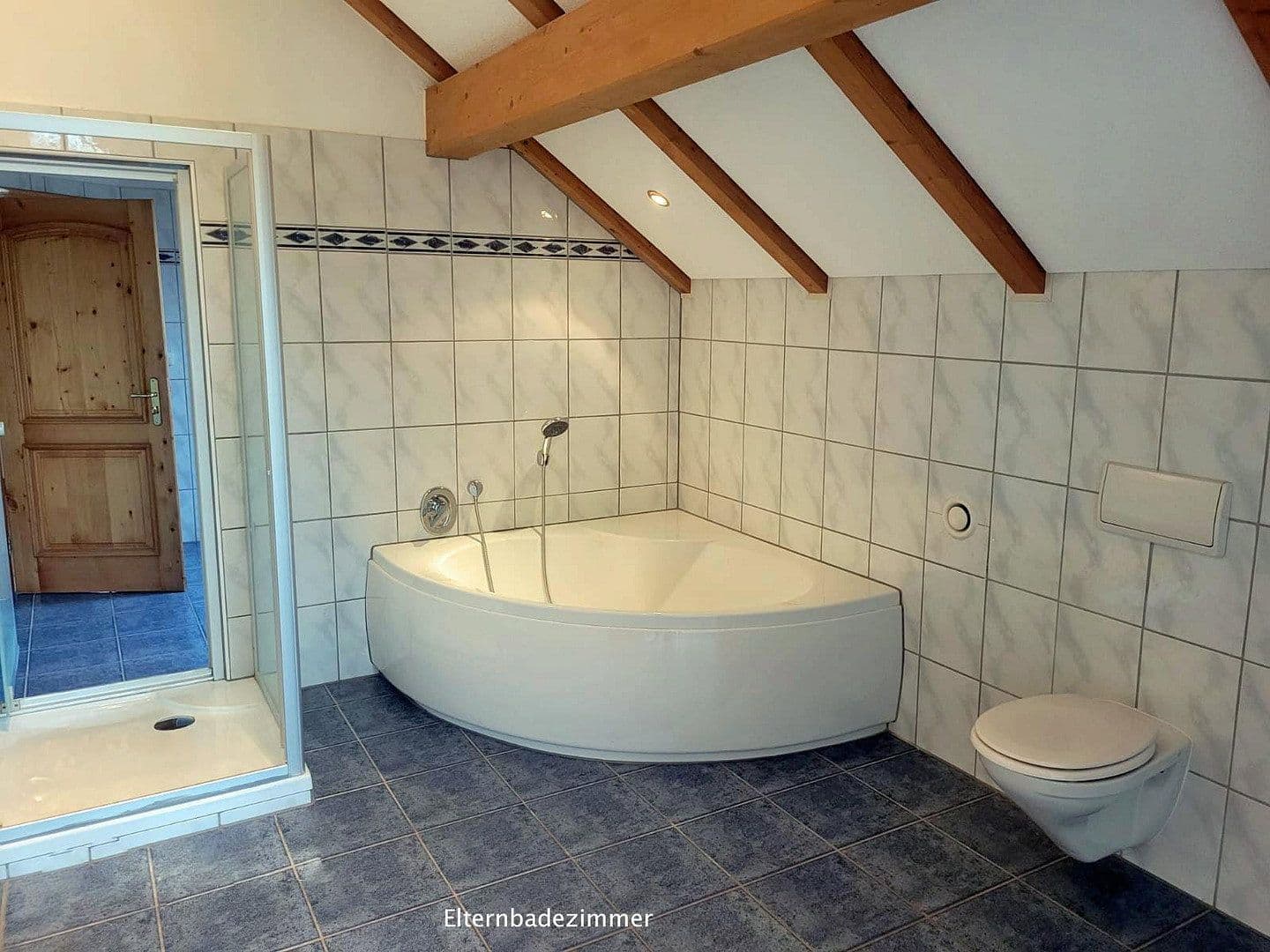 Predaj domu 177 m², pozemok 2.100 m², Hohenburg, Bavorsko Predaj domu 177 m², pozemok 2.100 m², Hohenburg, Bavorsko