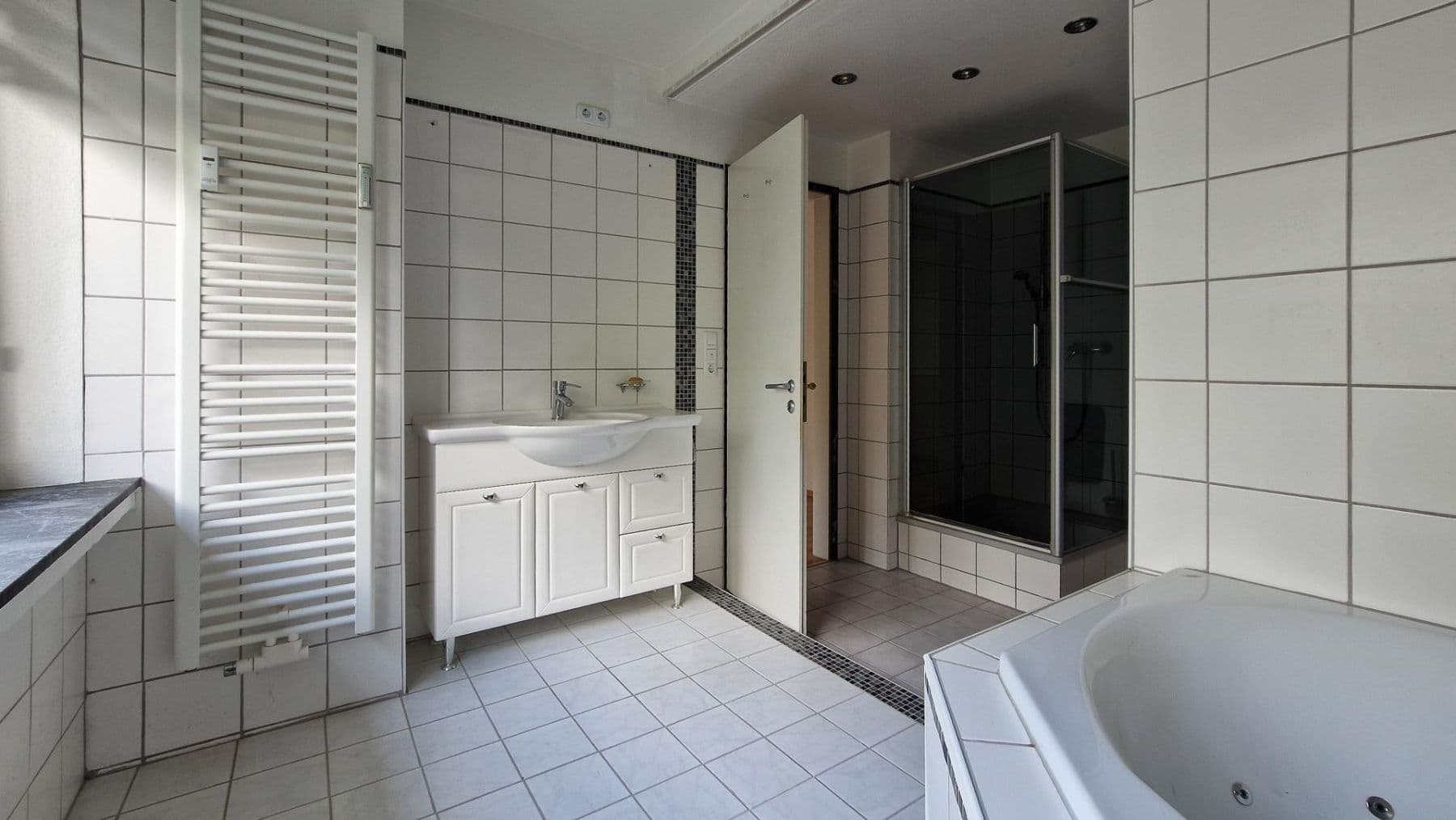 Predaj bytu 3-izbový 137 m², Leverkusen, Severné Porýnie - Westfálsko Predaj bytu 3-izbový 137 m², Leverkusen, Severné Porýnie - Westfálsko