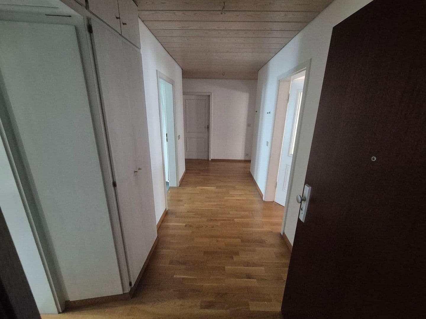 Prenájom bytu 4-izbový 98 m², Stuttgart, Bádensko-Wurttembersko Prenájom bytu 4-izbový 98 m², Stuttgart, Bádensko-Wurttembersko
