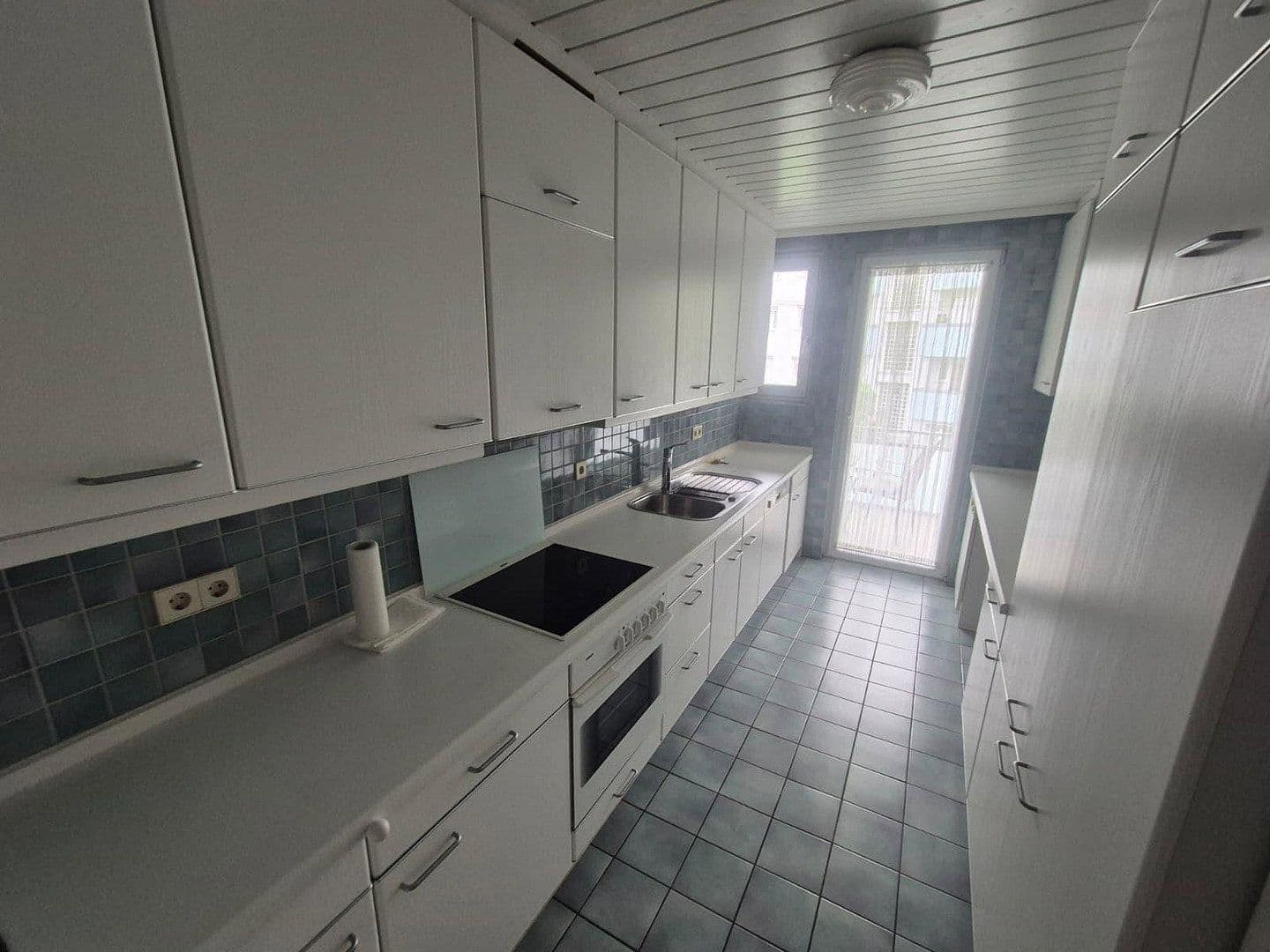 Prenájom bytu 4-izbový 98 m², Stuttgart, Bádensko-Wurttembersko Prenájom bytu 4-izbový 98 m², Stuttgart, Bádensko-Wurttembersko