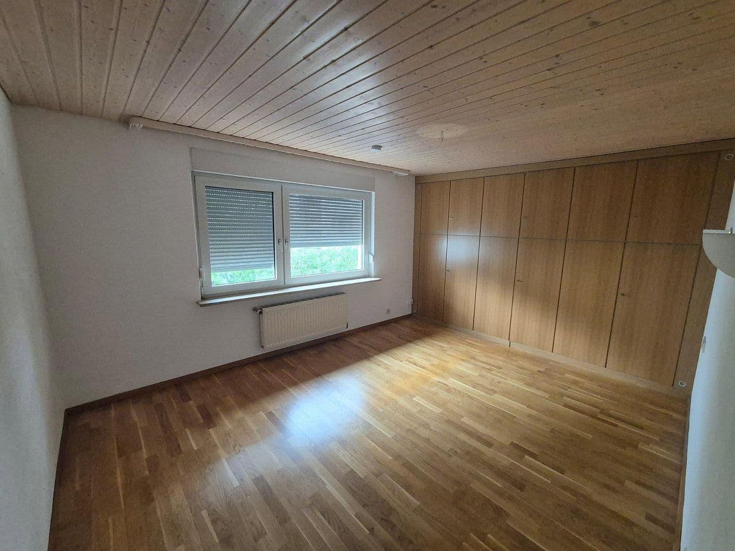 Prenájom bytu 4-izbový 98 m², Stuttgart, Bádensko-Wurttembersko Prenájom bytu 4-izbový 98 m², Stuttgart, Bádensko-Wurttembersko
