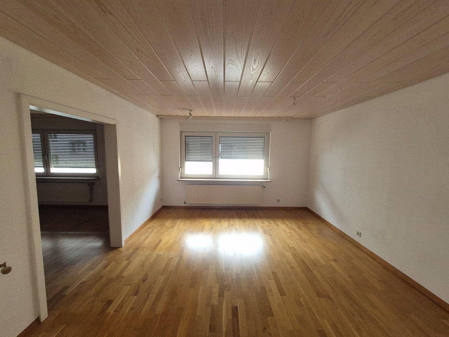 Prenájom bytu 4-izbový 98 m², Stuttgart, Bádensko-Wurttembersko Prenájom bytu 4-izbový 98 m², Stuttgart, Bádensko-Wurttembersko