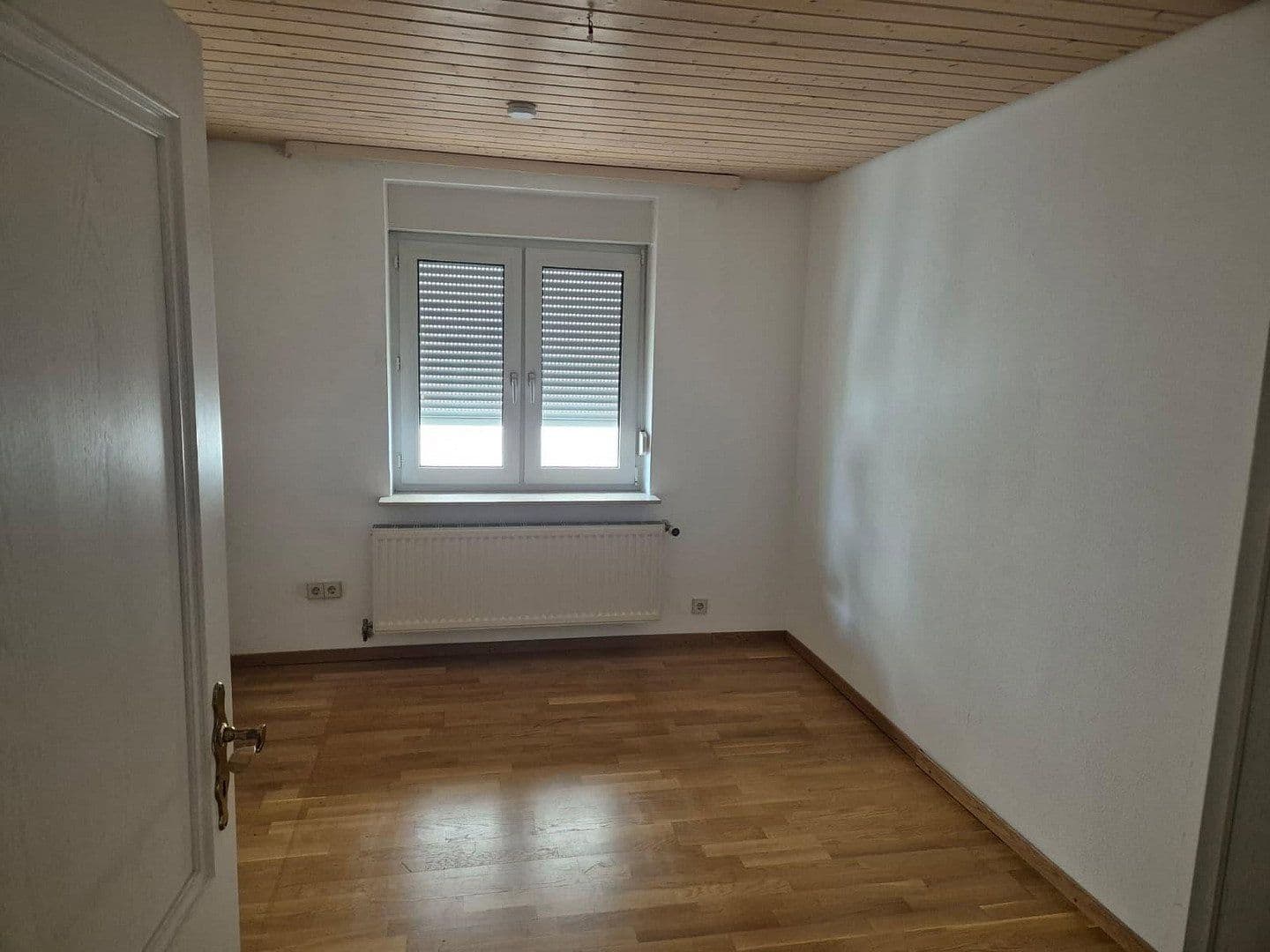 Prenájom bytu 4-izbový 98 m², Stuttgart, Bádensko-Wurttembersko Prenájom bytu 4-izbový 98 m², Stuttgart, Bádensko-Wurttembersko