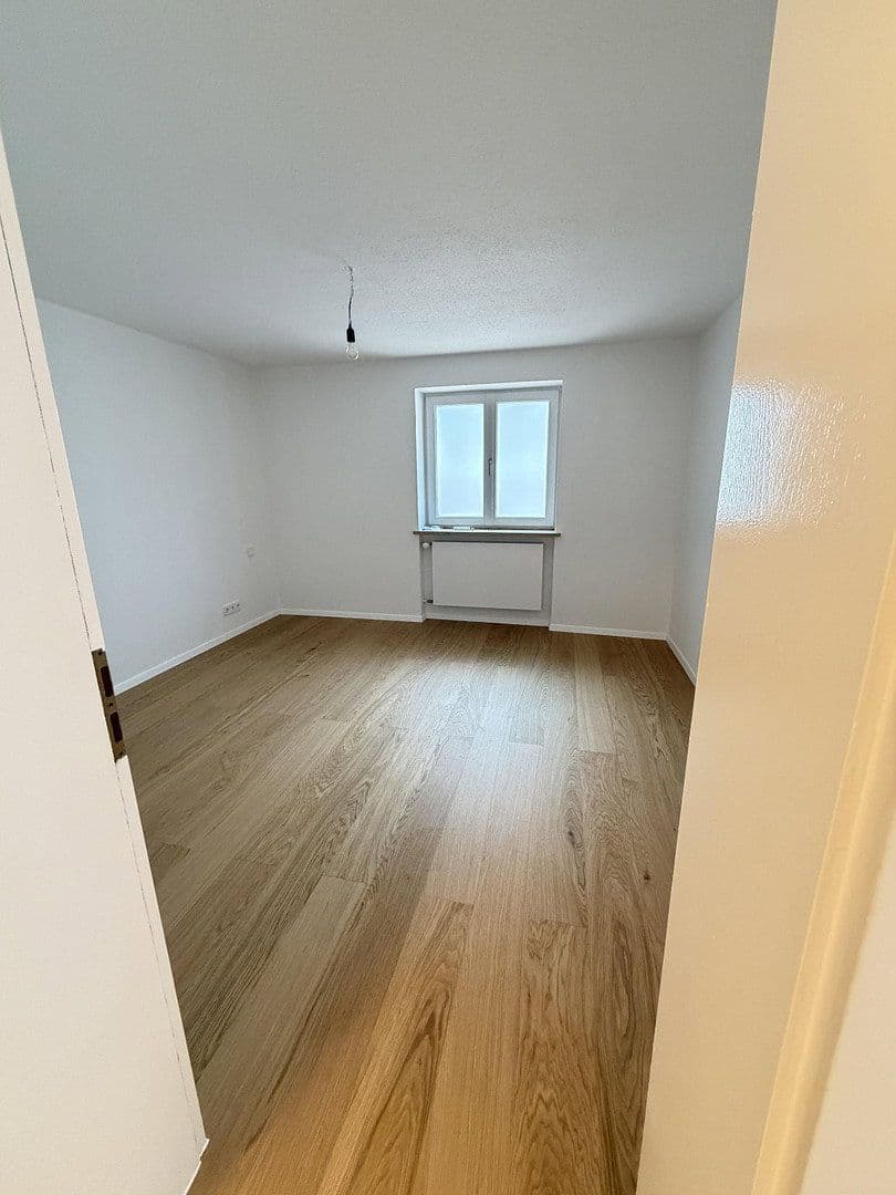 Prenájom bytu 3-izbový 84 m², Königsdorf, Bavorsko Prenájom bytu 3-izbový 84 m², Königsdorf, Bavorsko