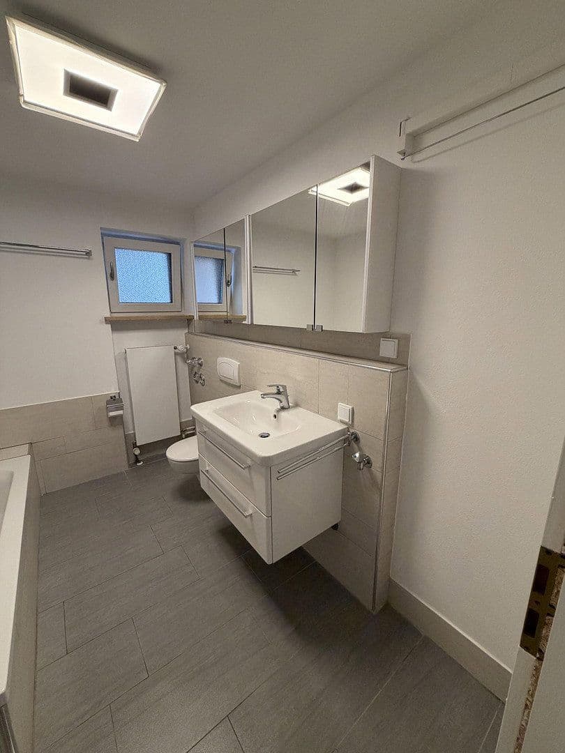 Prenájom bytu 3-izbový 84 m², Königsdorf, Bavorsko Prenájom bytu 3-izbový 84 m², Königsdorf, Bavorsko