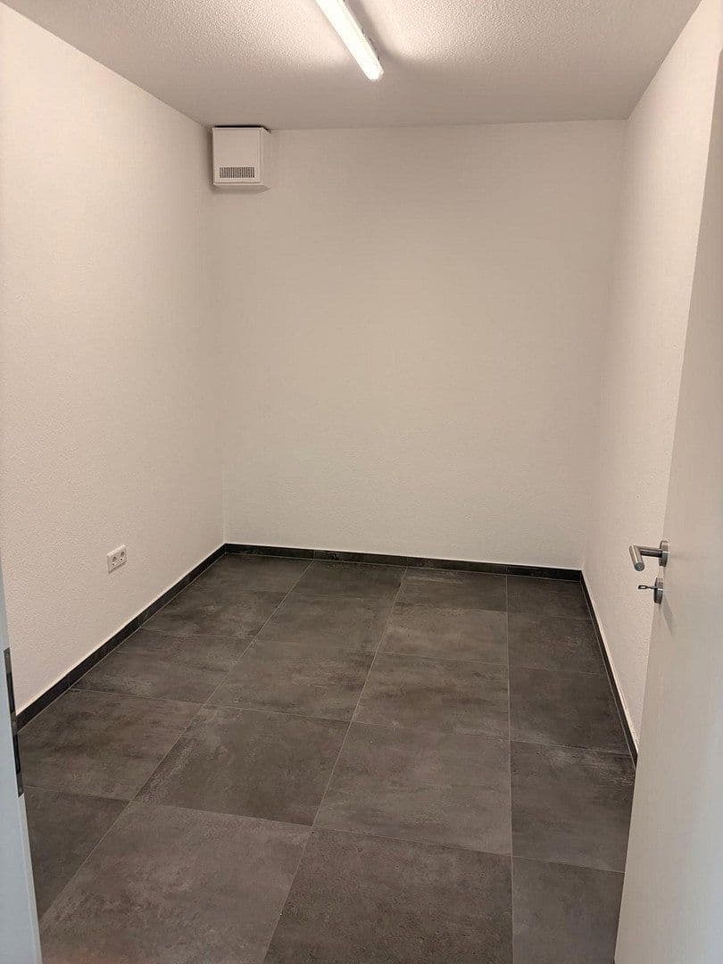 Prenájom bytu 3-izbový 136 m², Maubisstraße 26, Kaarst, Severné Porýnie - Westfálsko Prenájom bytu 3-izbový 136 m², Maubisstraße 26, Kaarst, Severné Porýnie - Westfálsko