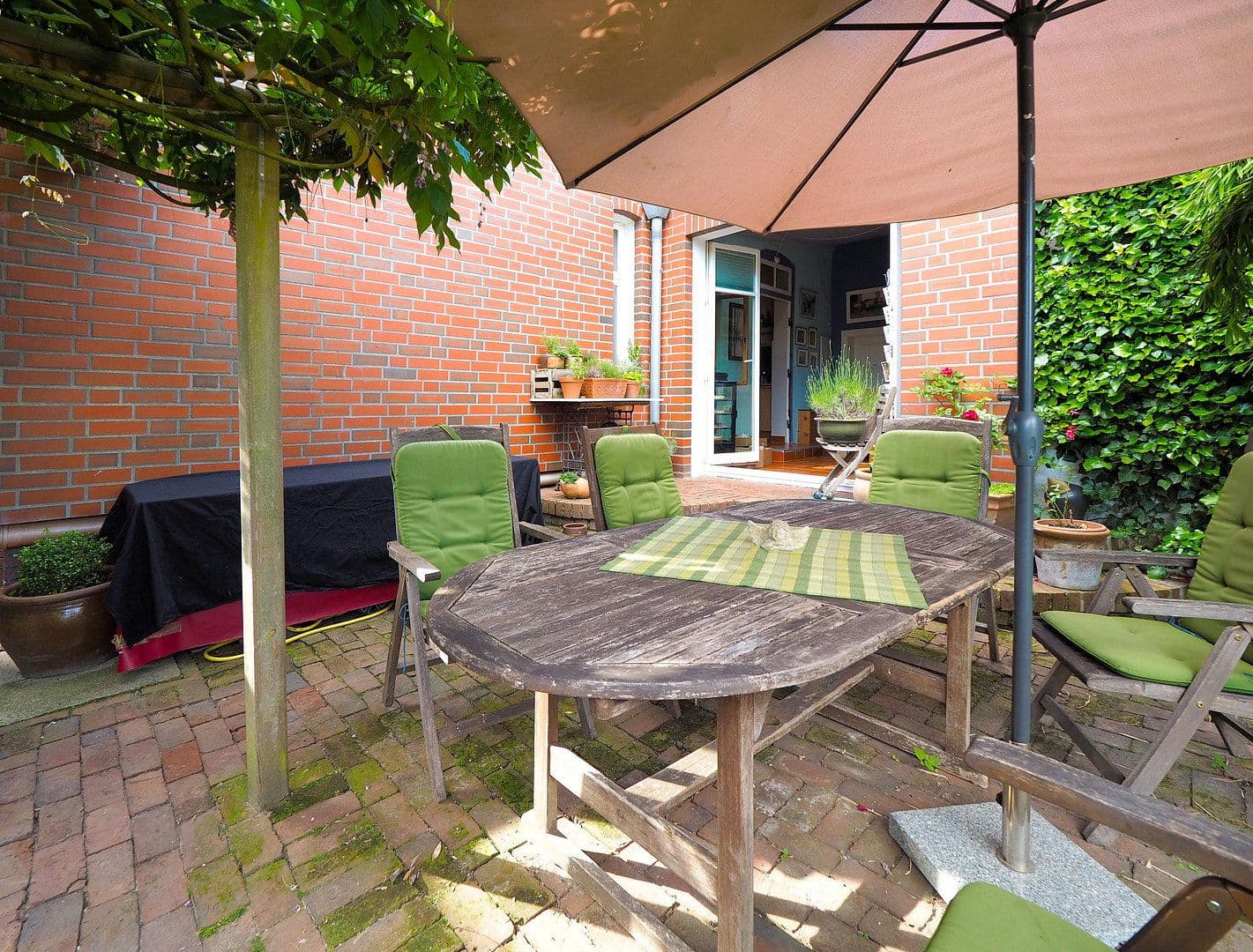 Predaj domu 196 m², pozemok 452 m², Kirchhofstrasse 7, Freiburg (Elbe), Dolné Sasko Predaj domu 196 m², pozemok 452 m², Kirchhofstrasse 7, Freiburg (Elbe), Dolné Sasko