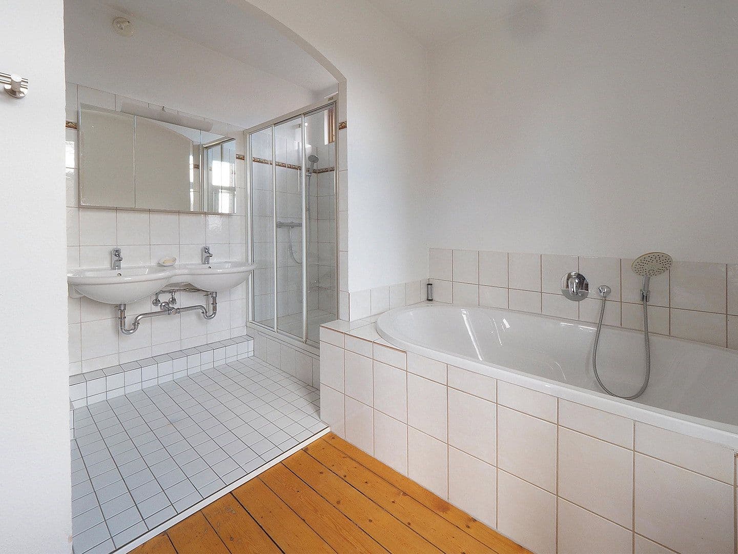 Predaj domu 196 m², pozemok 452 m², Kirchhofstrasse 7, Freiburg (Elbe), Dolné Sasko Predaj domu 196 m², pozemok 452 m², Kirchhofstrasse 7, Freiburg (Elbe), Dolné Sasko