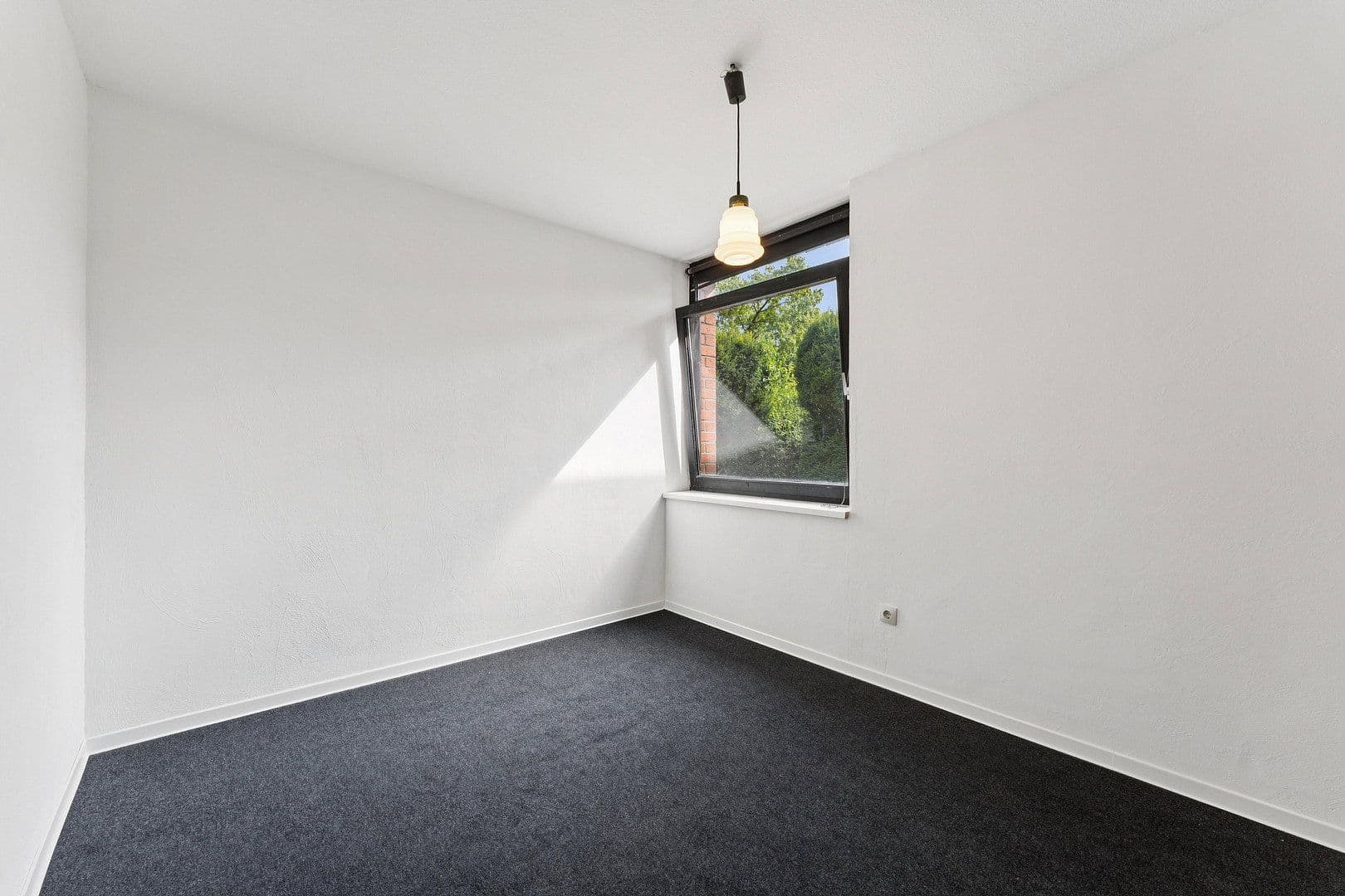 Predaj domu 130 m², pozemok 473 m², Marienburger Strasse 32, Bovenden, Dolné Sasko Predaj domu 130 m², pozemok 473 m², Marienburger Strasse 32, Bovenden, Dolné Sasko