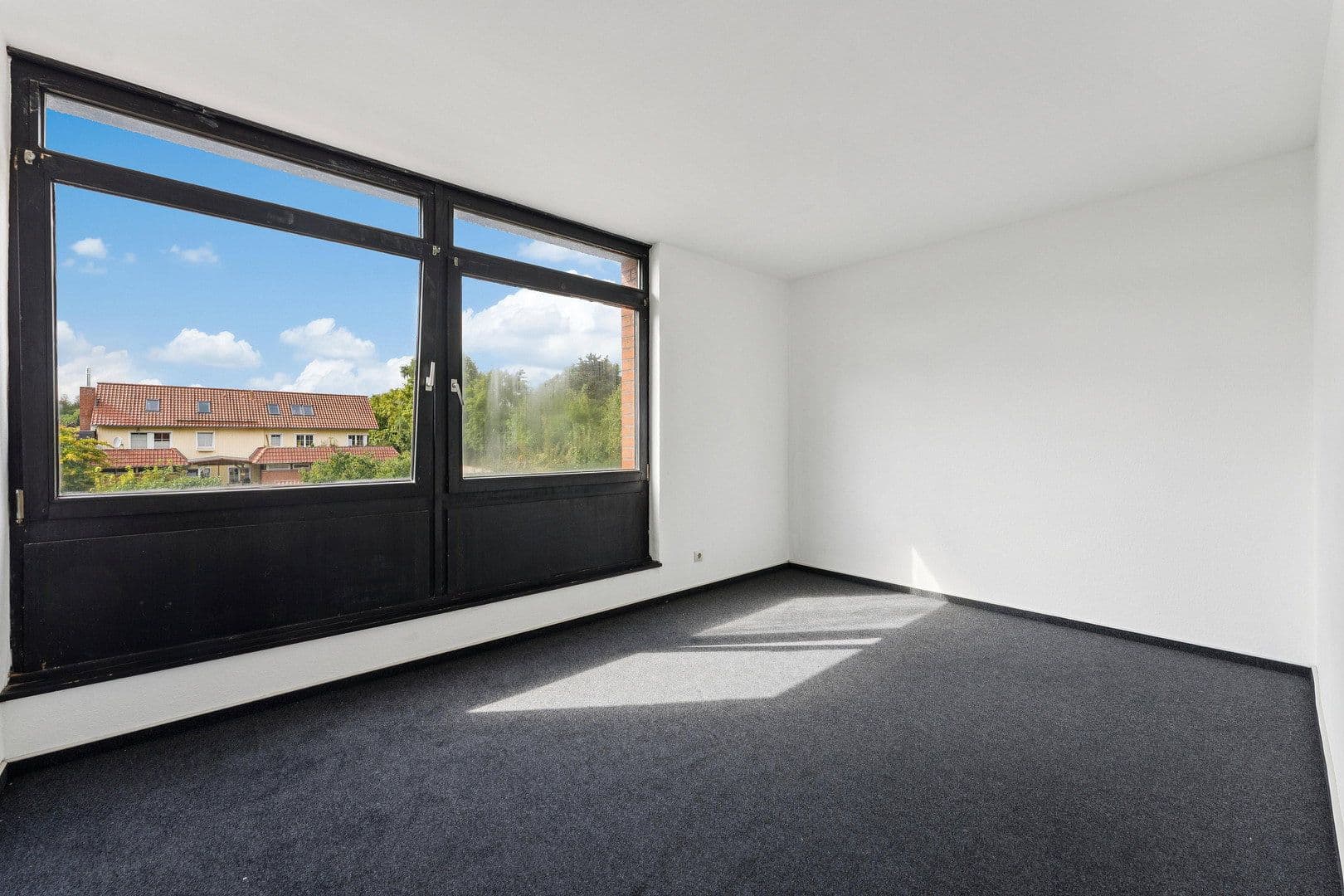 Predaj domu 130 m², pozemok 473 m², Marienburger Strasse 32, Bovenden, Dolné Sasko Predaj domu 130 m², pozemok 473 m², Marienburger Strasse 32, Bovenden, Dolné Sasko