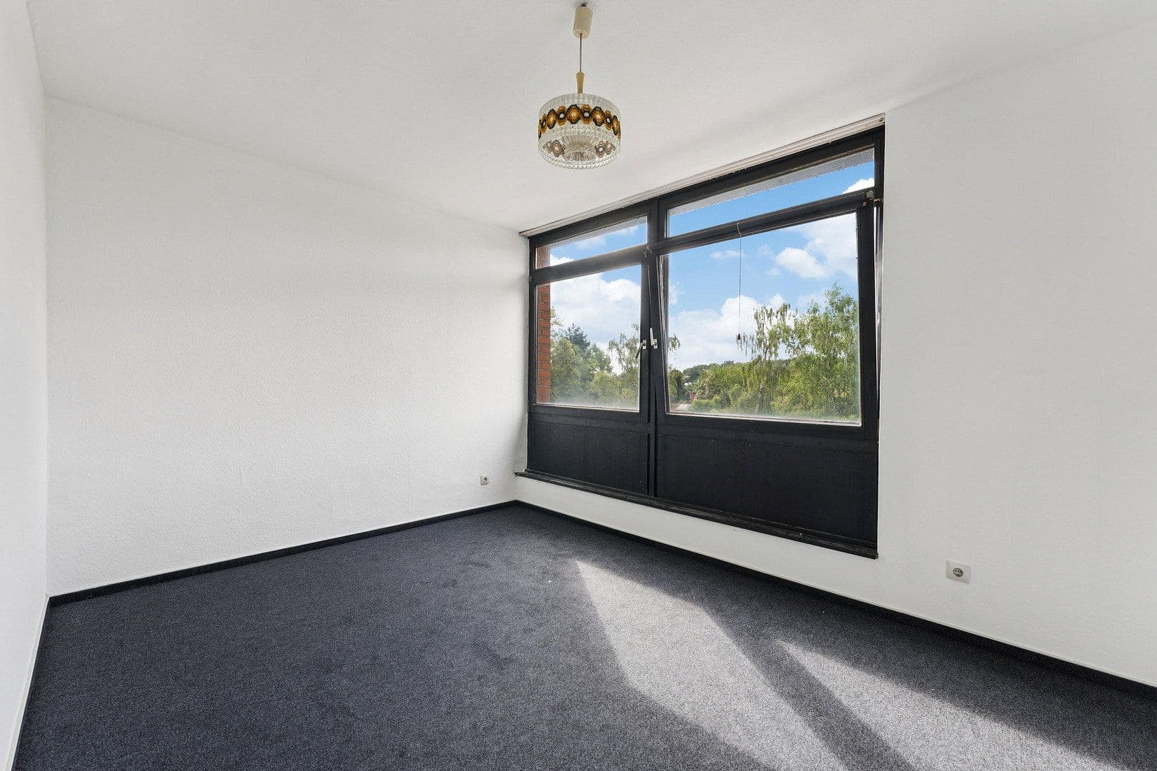 Predaj domu 130 m², pozemok 473 m², Marienburger Strasse 32, Bovenden, Dolné Sasko Predaj domu 130 m², pozemok 473 m², Marienburger Strasse 32, Bovenden, Dolné Sasko