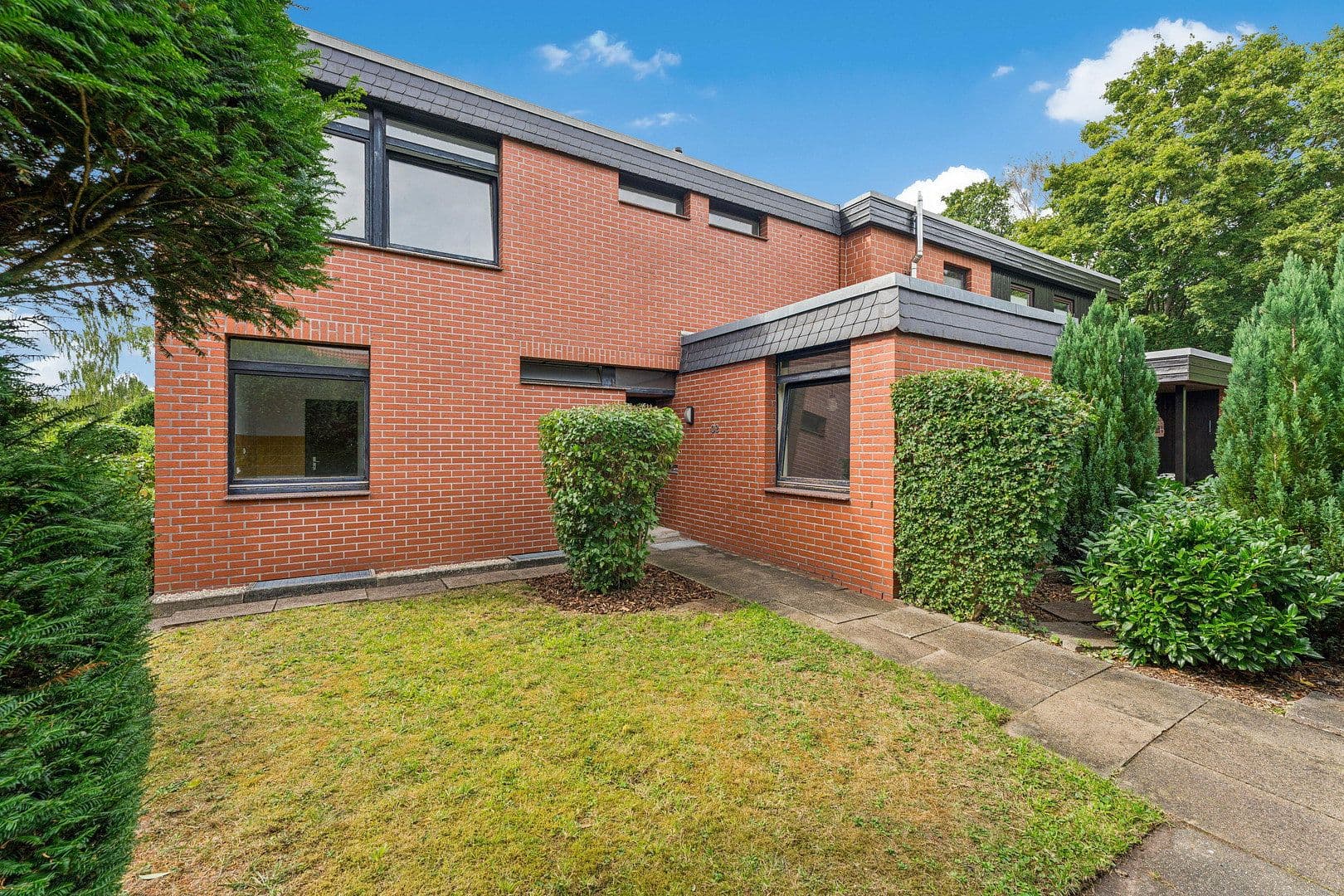 Predaj domu 130 m², pozemok 473 m², Marienburger Strasse 32, Bovenden, Dolné Sasko Predaj domu 130 m², pozemok 473 m², Marienburger Strasse 32, Bovenden, Dolné Sasko