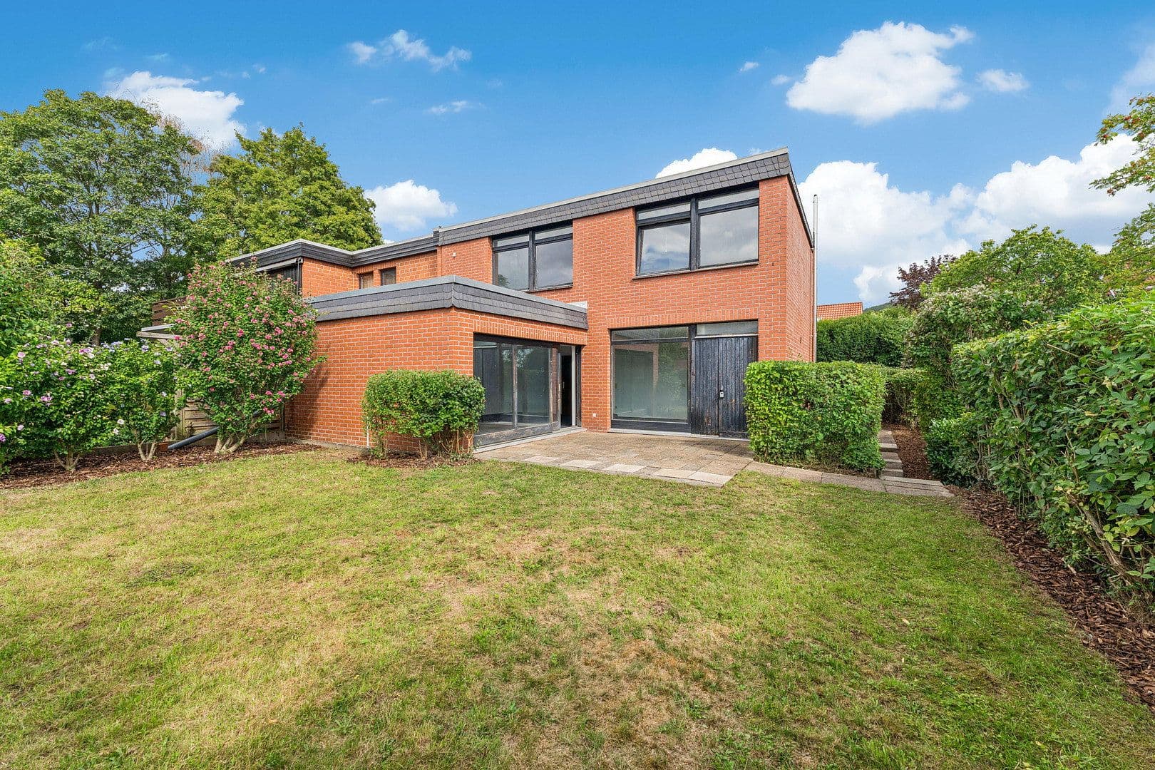 Predaj domu 130 m², pozemok 473 m², Marienburger Strasse 32, Bovenden, Dolné Sasko Predaj domu 130 m², pozemok 473 m², Marienburger Strasse 32, Bovenden, Dolné Sasko