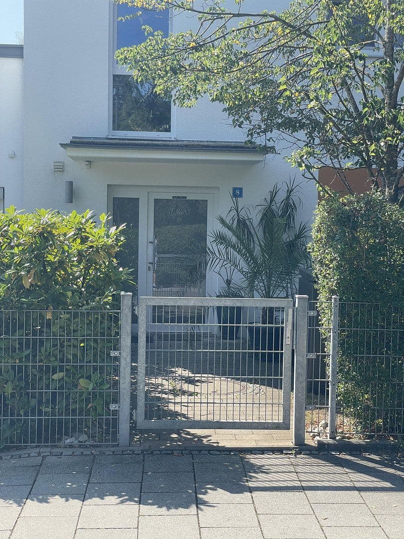 Prenájom domu 128 m², pozemok 110 m², Waldstr. 8, Germering, Bavorsko Prenájom domu 128 m², pozemok 110 m², Waldstr. 8, Germering, Bavorsko