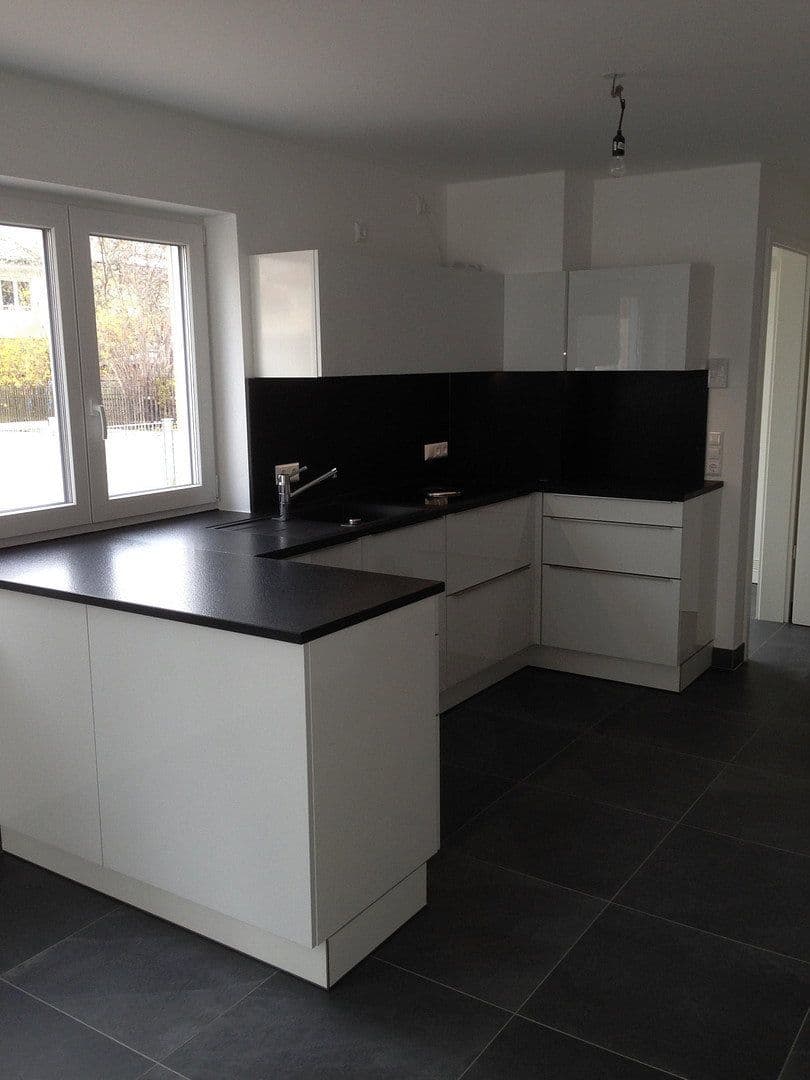 Prenájom domu 128 m², pozemok 110 m², Waldstr. 8, Germering, Bavorsko Prenájom domu 128 m², pozemok 110 m², Waldstr. 8, Germering, Bavorsko