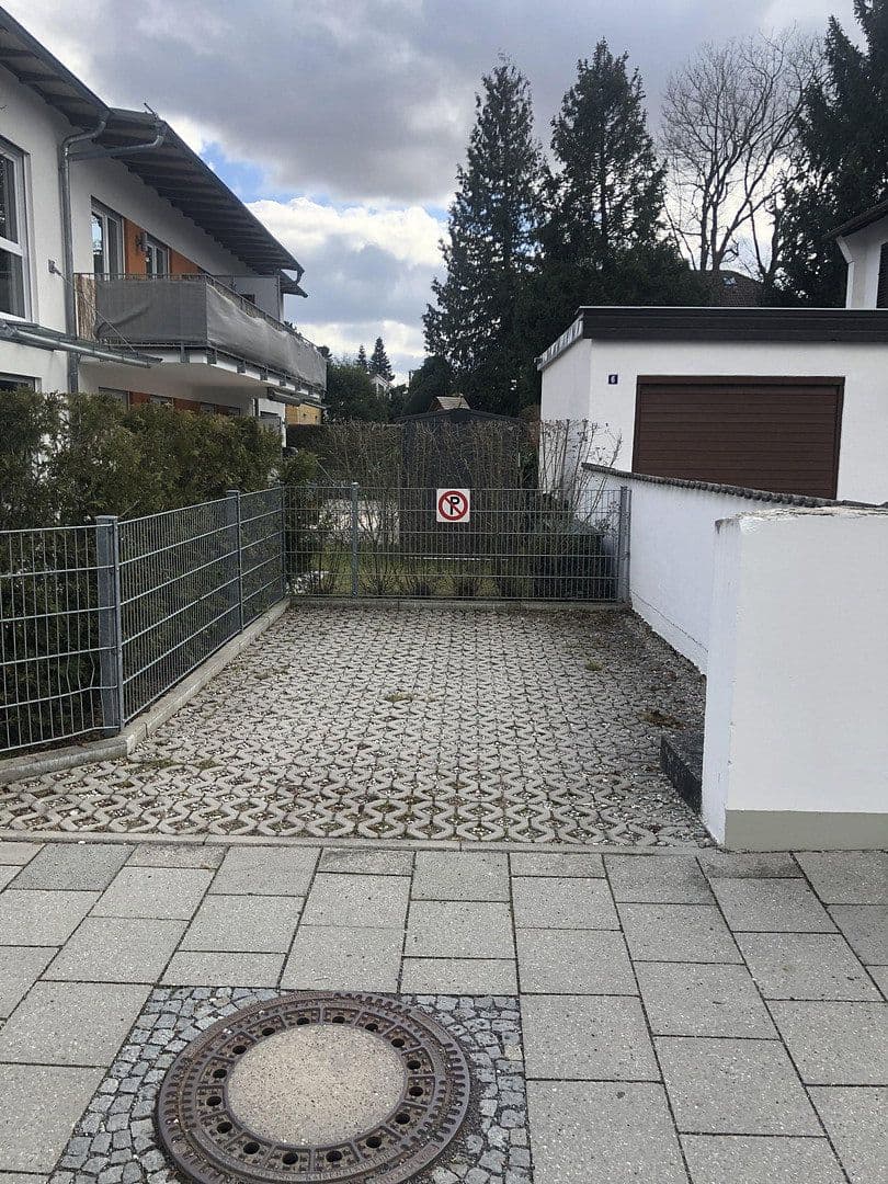 Prenájom domu 128 m², pozemok 110 m², Waldstr. 8, Germering, Bavorsko Prenájom domu 128 m², pozemok 110 m², Waldstr. 8, Germering, Bavorsko