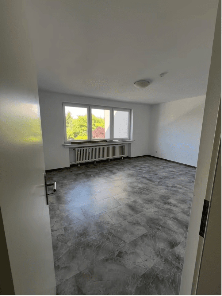 Prenájom bytu 3-izbový 96 m², Hochemmericher Str. 29, Duisburg, Severné Porýnie - Westfálsko Prenájom bytu 3-izbový 96 m², Hochemmericher Str. 29, Duisburg, Severné Porýnie - Westfálsko
